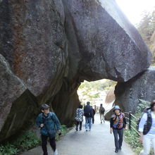 トンネルというより、やはり石門です。