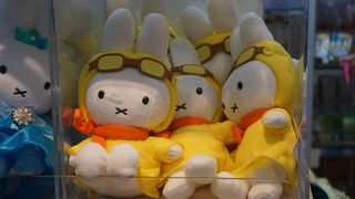 オランダのデザイナー、ディック・ブルーナ