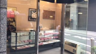 意外に無愛想な老舗和菓子店