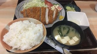 息子とロースカツ定食