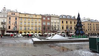 織物会館に隣接する広場・・・