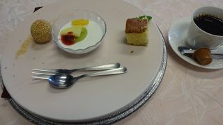 レディースランチ２０００円がおすすめ。