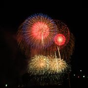 横浜駅近くの交通便利な花火大会