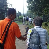 遺跡からの帰りは物売りがシツコイです( ﾟДﾟ)