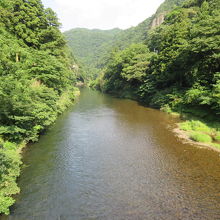 つり橋の上から。絶景！神田川の天然鮎を夕食で食べる。