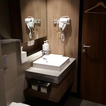 ラウンジ内シャワールーム