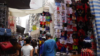 お土産品がずらりと並んでいます