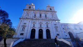 Sao Vicente de Fora教会とSanta Engracia教会を続いて見よう