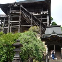 四方懸造のお寺