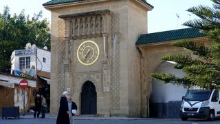 女性は絶対スカーフをしていたほうがいい．個人旅行の場合は最低地図と下準備を