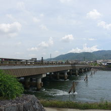 平等院表参道の前から見た宇治橋
