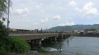 宇治川にかかる風情のある橋