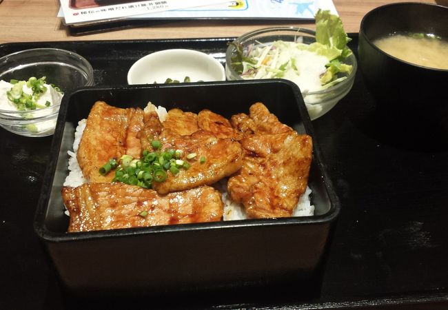 ちょい高めの肉厚豚丼