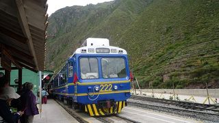 オリャンタイタンボ駅からは眺望列車に乗ってください