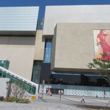 新世界百貨店とＫＴＸの駅があります