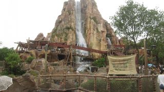 滝と景色を楽しめるアスレチック