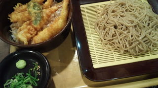 リーズナブルな蕎麦店