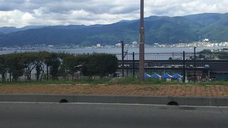 諏訪湖沿いのサービスエリア