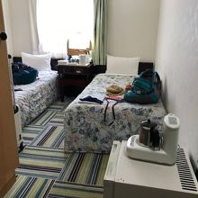 部屋は狭いが寝るだけなら充分