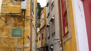 雰囲気のある路地を歩いてみて