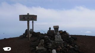 岩ごろごろの登りはハードだが、眺望はとても良い