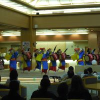 ２階ロビー：「さんさ踊り」パフォーマンス