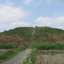 公園内には大きな古墳がいっぱい