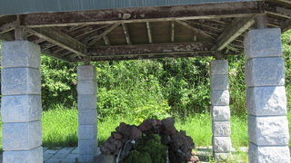 目を凝らしてみてないと見過ごす、小さな建物