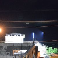 夜はベランダからグアムのアンダーソン空軍基地の灯りが見えます