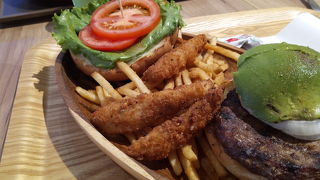 久しぶりのアボカドバーガー☆