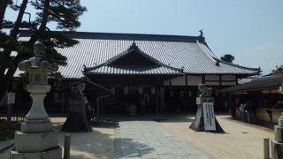 厳島神社の裏にあります