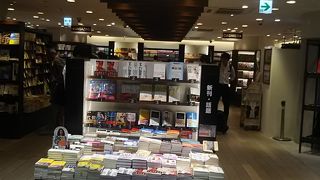 桜木町の改札の外の本屋さん