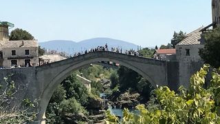 モスタルを象徴する橋