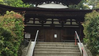 緑豊か 石山寺 多宝塔