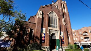 Manlyの中心街　St. Matthews on the corso at Manlyという教会が素晴らしい