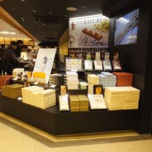 百番街の入口の分かりやすい場所にあります。