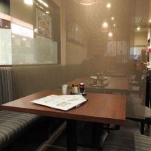 やや広い配置。