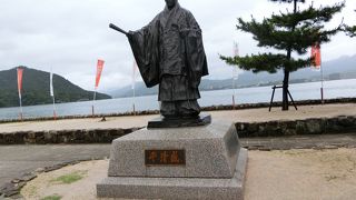 桟橋の広場でお出迎え