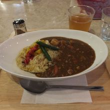 薬膳カレー　７００円です。