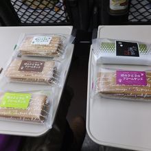 帰りの新幹線のおやつにしました。