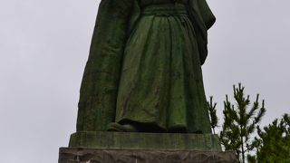 堂々とした銅像