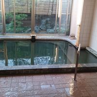 こじんまりとした大浴場。美肌の湯はすべすべになります。