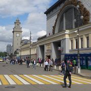 キーエフ方面への始発駅でメトロ駅も併設