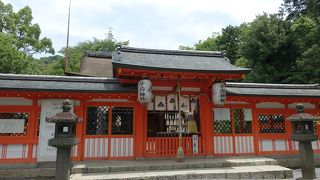 宇治上神社の手間（宇治川側）にある