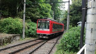 急勾配を上っていくのを見るのは楽しいが、混みすぎている。伊豆箱根バスに乗ることも考えたほうが