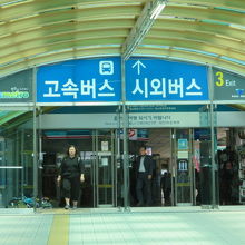 老圃駅から釜山総合バスターミナルへの入口