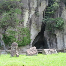 大谷石の自然の洞窟