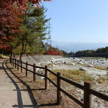 川沿いの遊歩道。