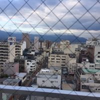 窓から見える甲府市街