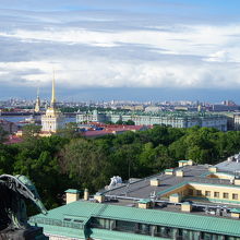 エルミタージュ美術館やペトロパヴロフスク聖堂の尖塔も見渡せま